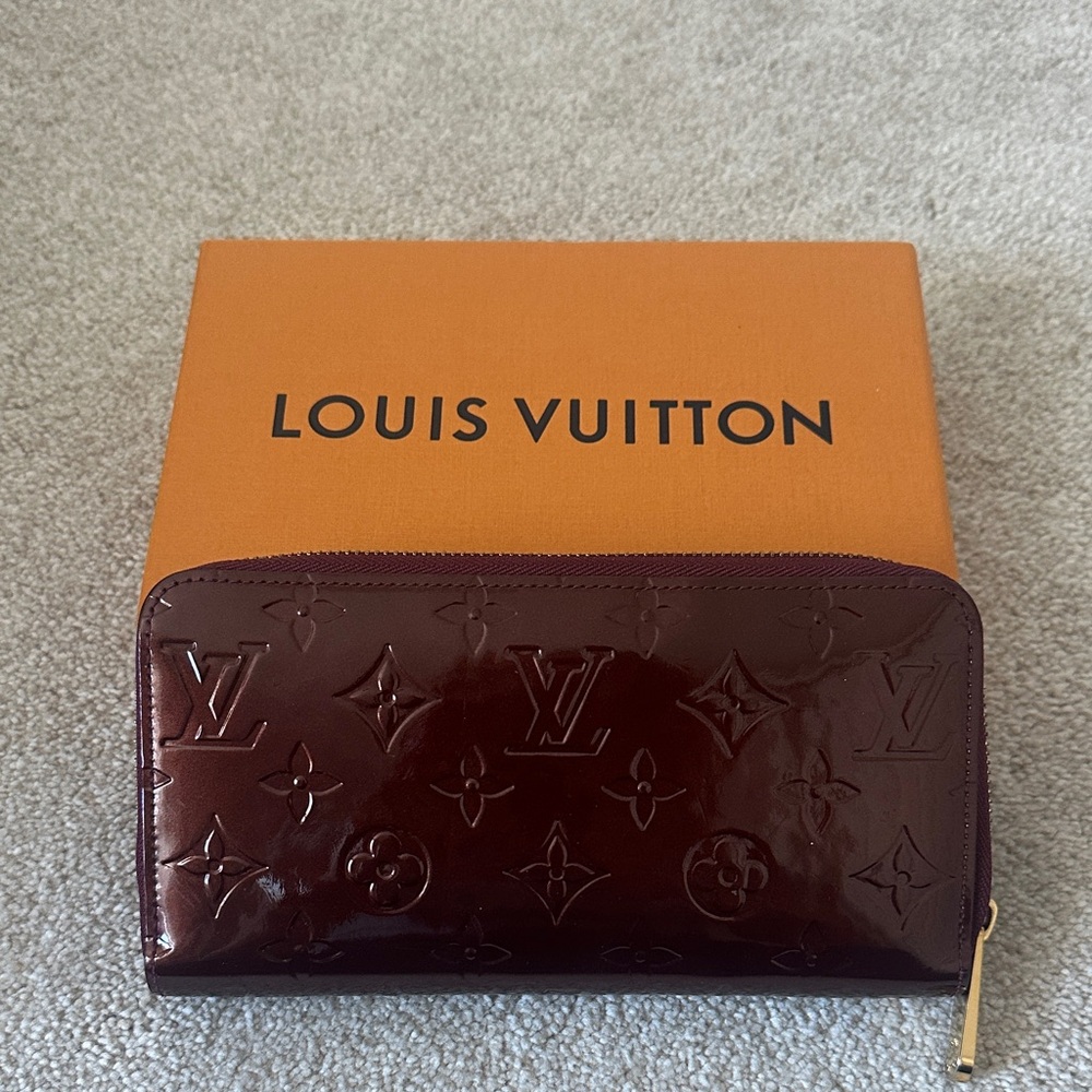 Louis Vuitton Vernis Leather Long Red Zippy Wallet